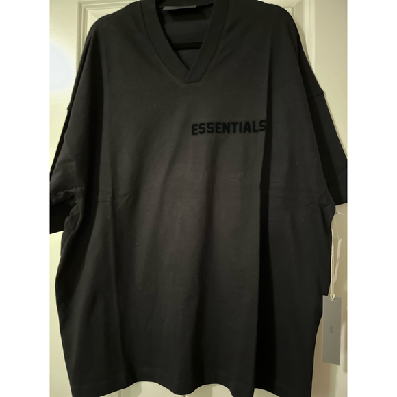 NWT Men's Fear of God Essentials T-Shirt Medium or Large Black V-Neck - Picture 2 of 8